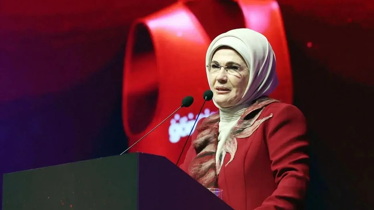 Emine Erdoğan'dan Filenin Sultanları'na tebrik