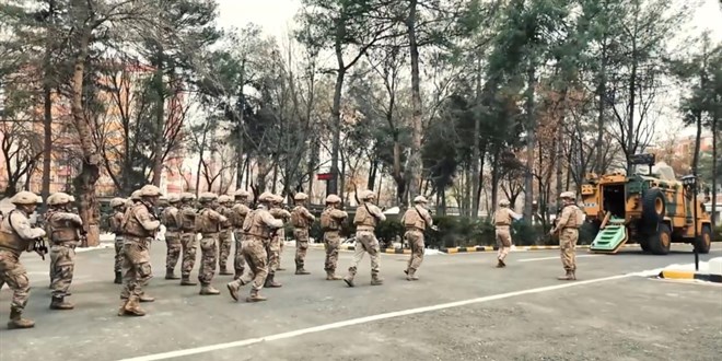 Diyarbakır merkezli 6 ilde organize suç örgütüne operasyon: 27 gözaltı