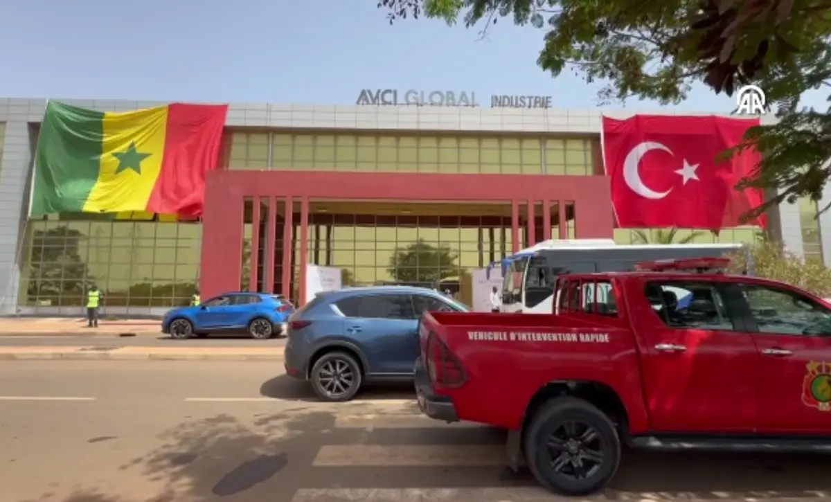 Senegal Cumhurbaşkanı Faye, Türk şirketine ait tekstil fabrikasını açtı