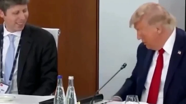 Donald Trump Fransa'daki G7 Zirvesi'nde sandalyesinin alçak olduğunu düşünüp ortalığı ayağa kaldırdı