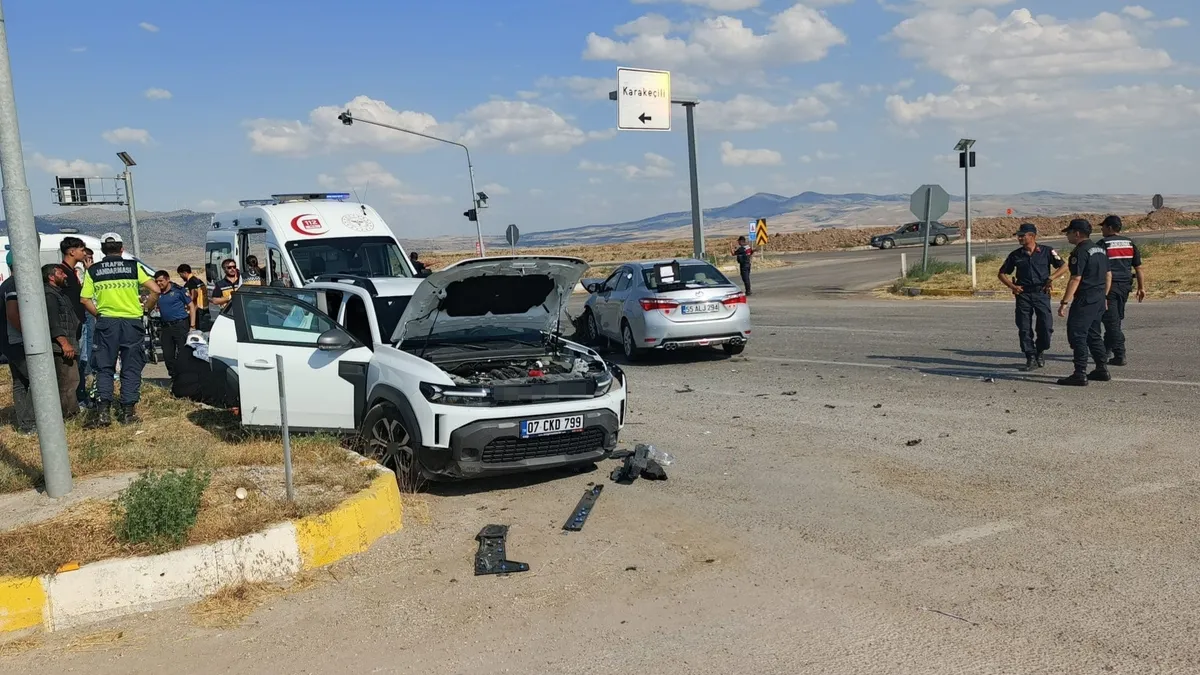 Kırıkkale'de otomobiller birbirine girdi: Yaralılar var
