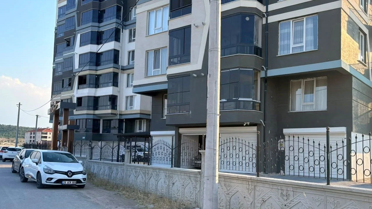 86 yaşındaki alzaymır hastası kadın 5. kattan düşerek hayatını kaybetti