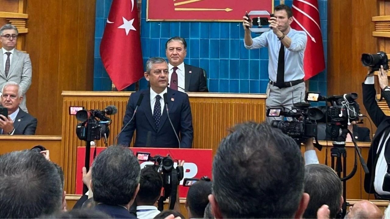 Özgür Özel son kez CHP kürsüsünden seslendi: Vakti gelmiş bir vedanın hüznüyle kürsüye çıktım