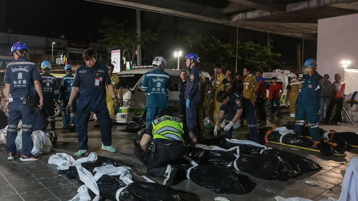 Bangkok'ta eğlence mekanında yangın: En az 27 kişi öldü