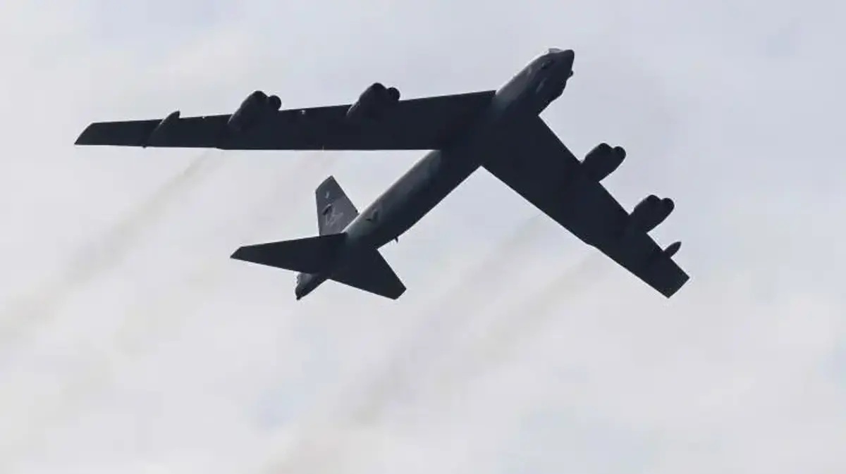 ABD Hava Kuvvetleri'ne ait B-52 bombardıman uçağı düştü