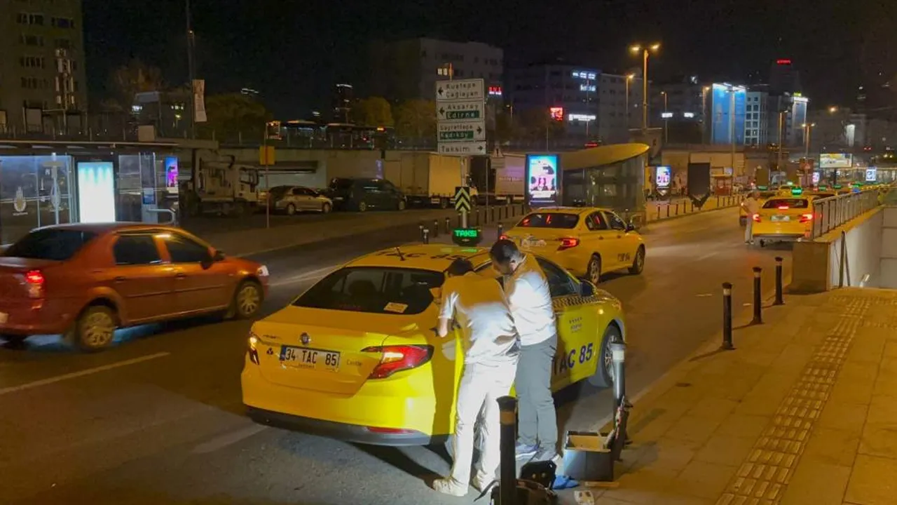 İstanbul'da taksici, yolcuyla kavga etti! Durumu ağır