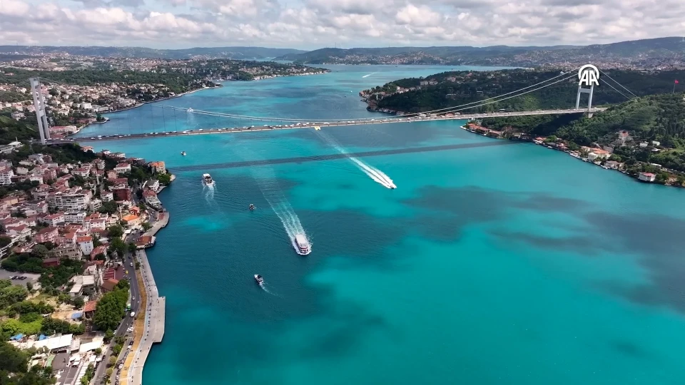 İstanbul'da deniz rengi değişti: Boğaz havadan görüntülendi
