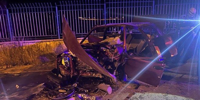 Sivas'ta iki otomobilin çarpıştığı kazada 1 kişi öldü, 5 kişi yaralandı