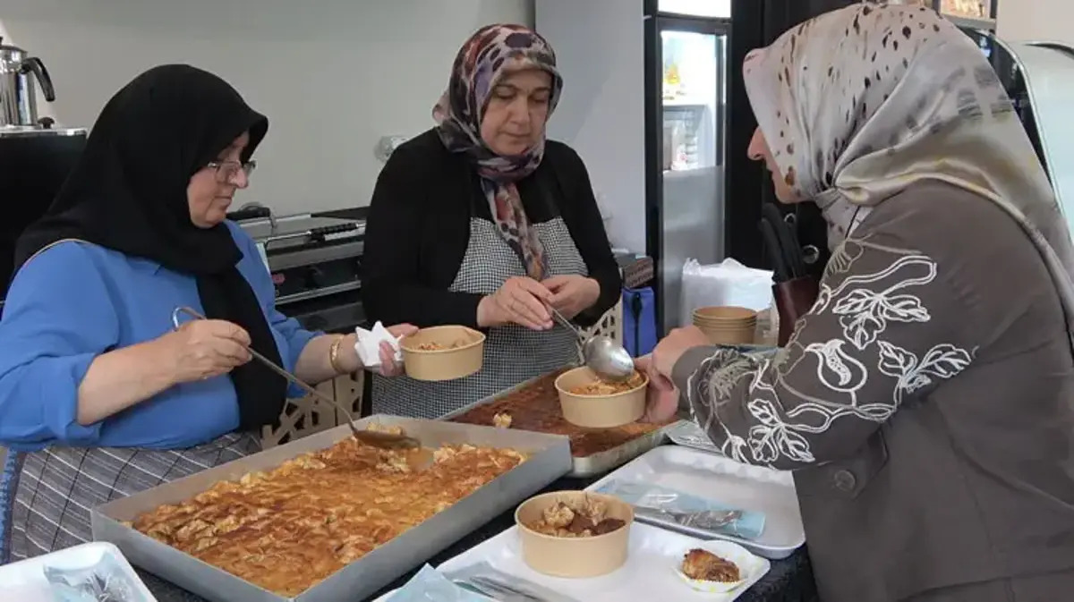13 kadın girişimci yaptıkları ürünleri Türkiye'nin dört bir yanına gönderiyorlar
