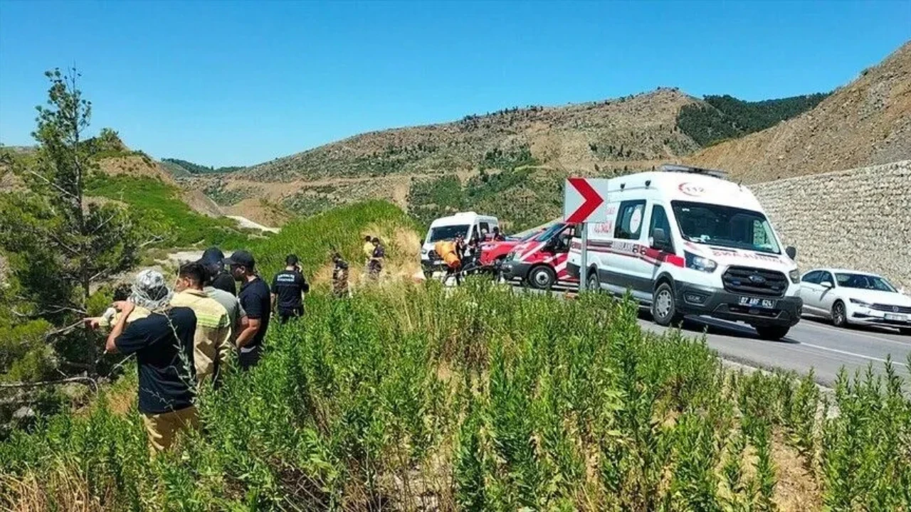 Antalya'da kontrolden çıkan araç uçuruma yuvarlandı: 5 ölü, 2 yaralı