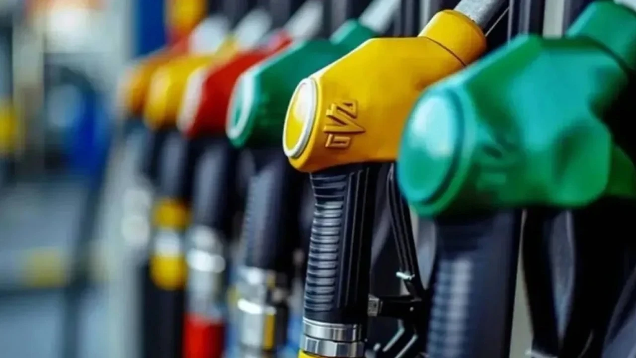 Araç sahipleri dikkat! Tabela gece yarısı değişti! Benzine indirim geldi