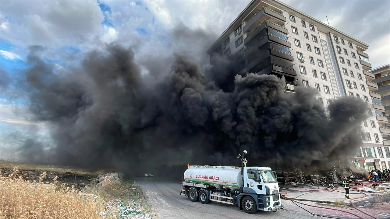 İnşaat malzemeleri satılan iş yerinde yangın: 6 kişi yaralandı