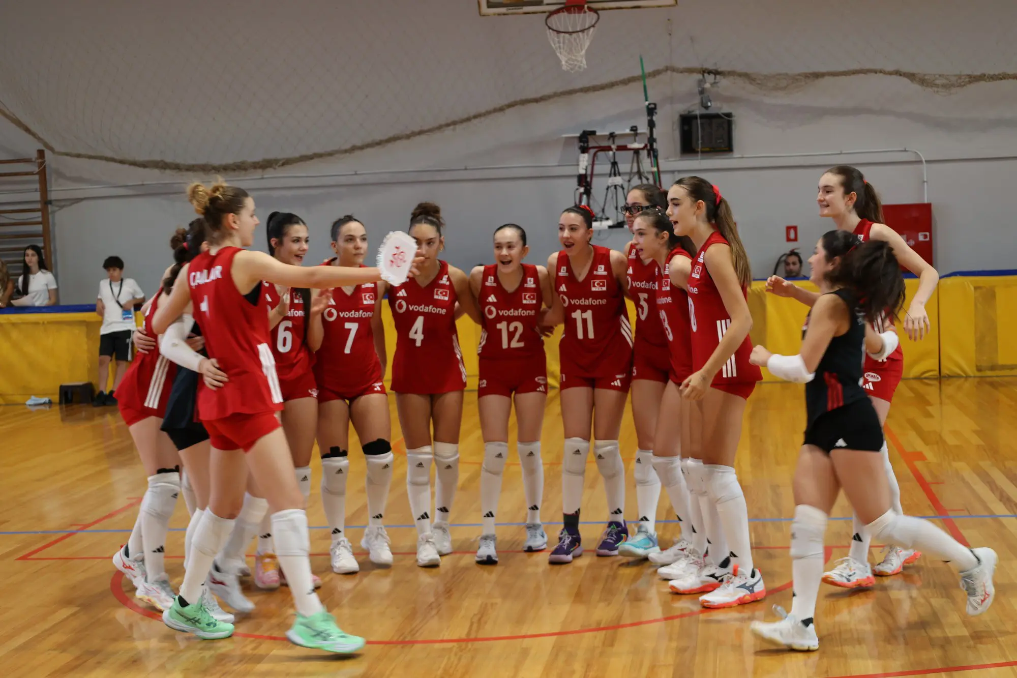 16 Yaş Altı Milli Voleybolcular, Balkan'ın zirvesinde!