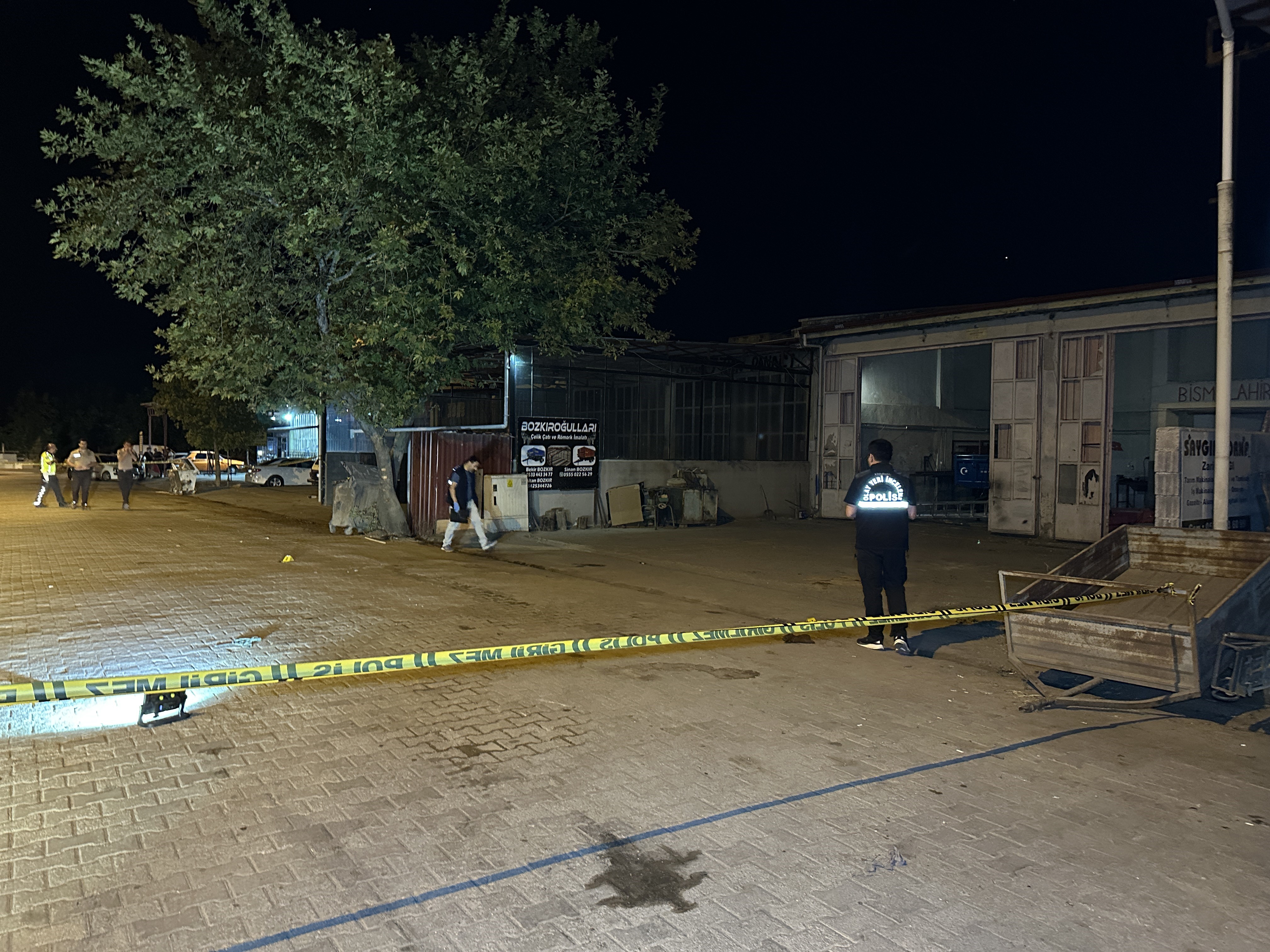 Uşak'ta iki esnaf arasındaki tartışma silahlı kavgaya dönüştü. 13 kişi yaralandı