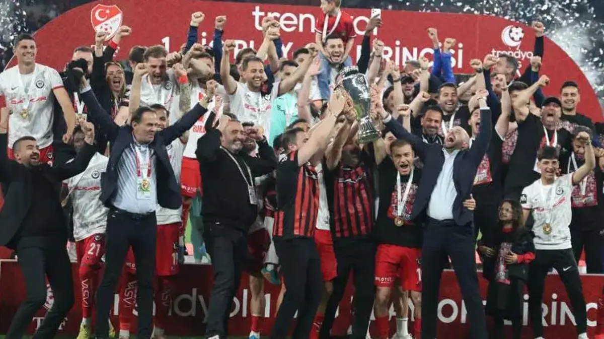 Tarihinde ilk kez Süper Lig'e yükselen Çorum FK kupasına kavuştu
