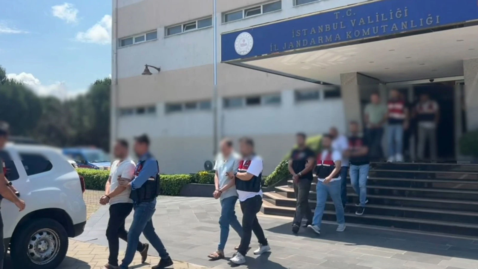 26 ilde 'göçmen kaçakçılığı' operasyonu: 43 kişi tutuklandı