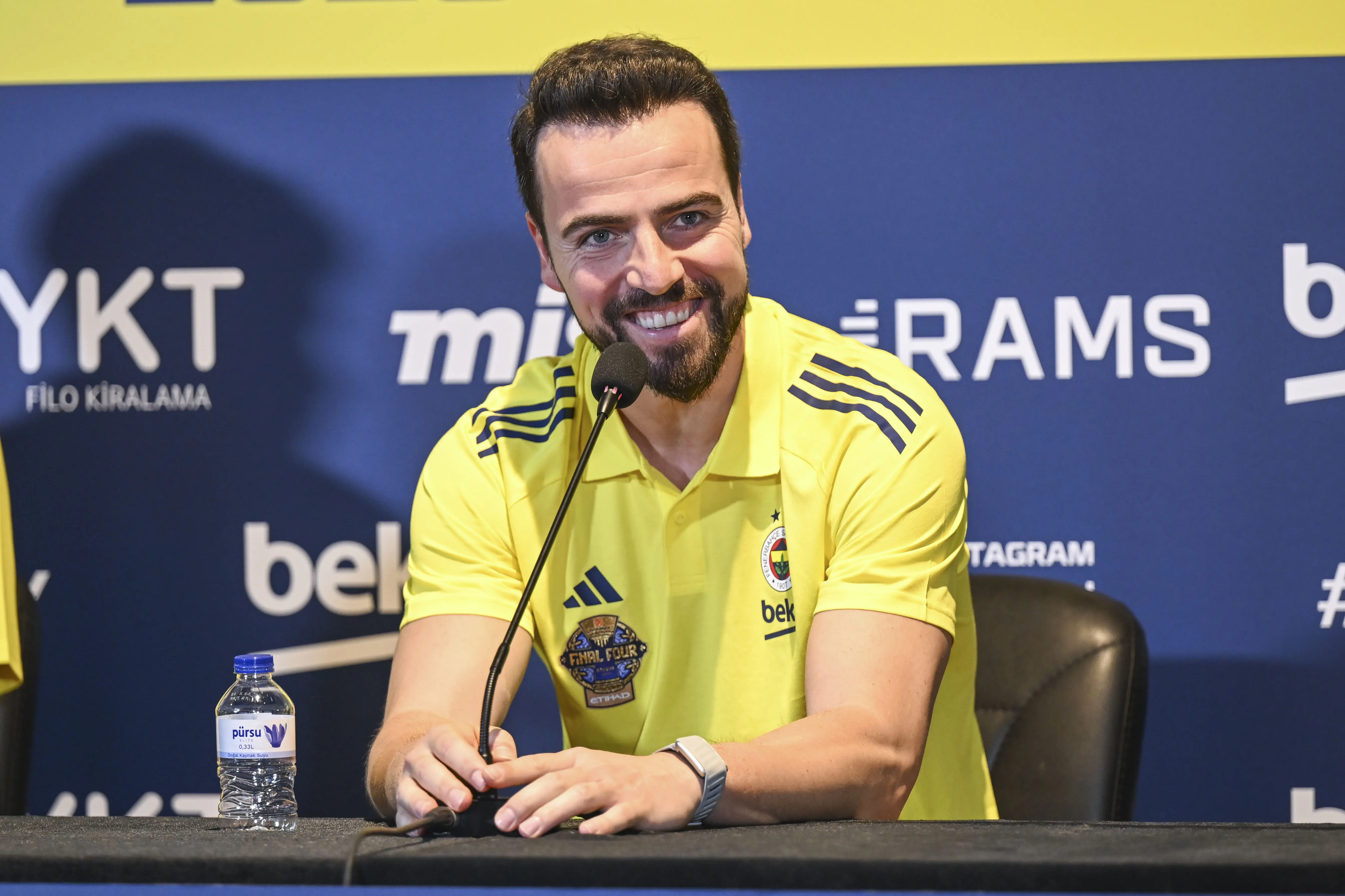 Fenerbahçe, Melih Mahmutoğlu'nun sözleşmesini uzattı