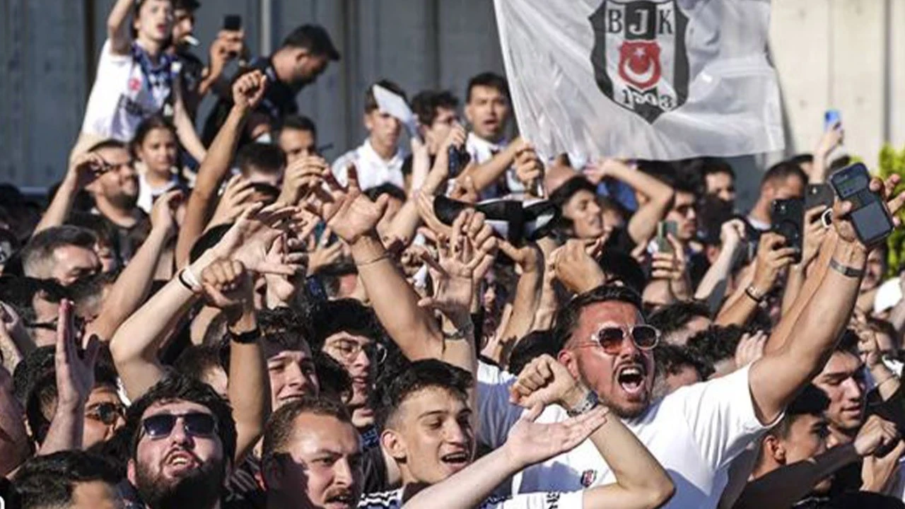 Beşiktaş'tan yılın transferi! Çarşı havalimanına akacak