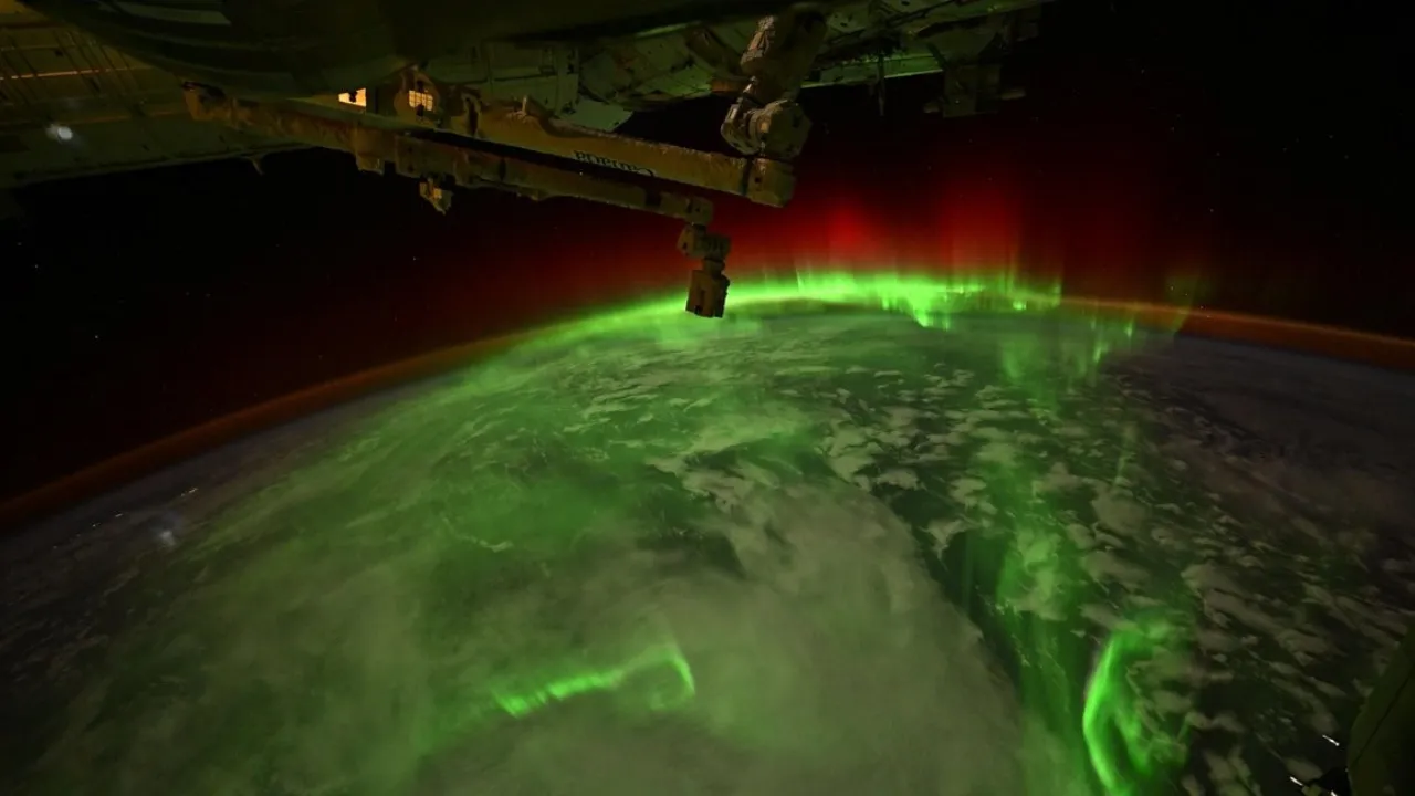 Mest eden görüntüler! NASA astronotu kuzey ışıklarını uzaydan görüntüledi