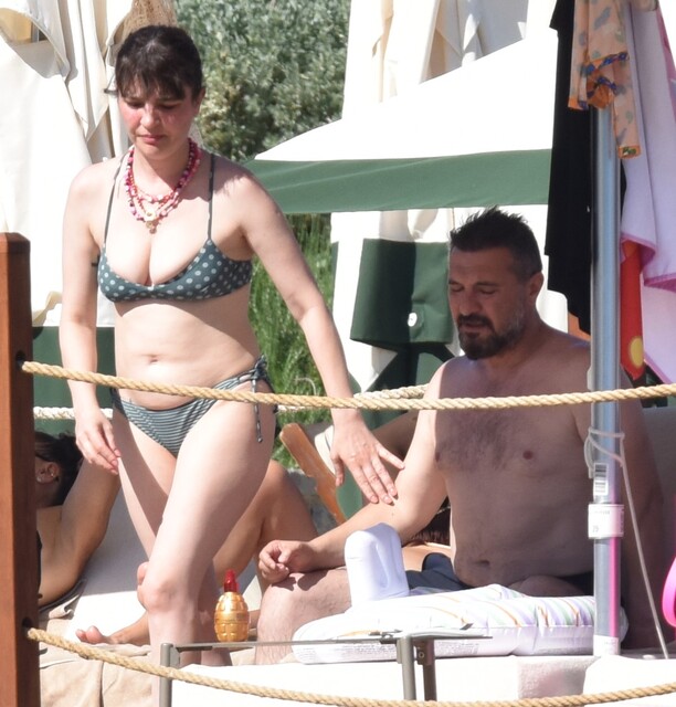 Gonca Vuslateri tatilde
