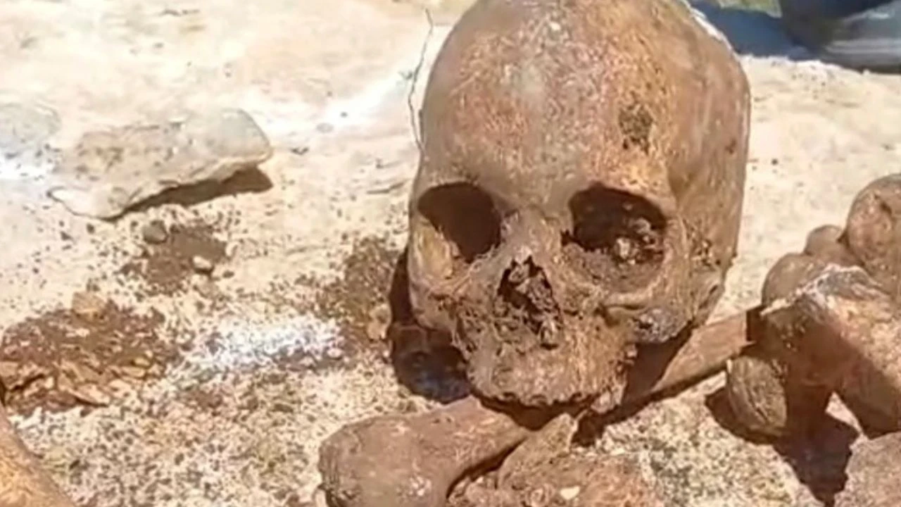 Temel kazısından insan kemikleri çıktı