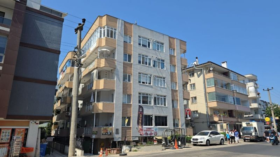 Engelli yaşlı adam eşini banyoda boğazı kesilmiş halde buldu!