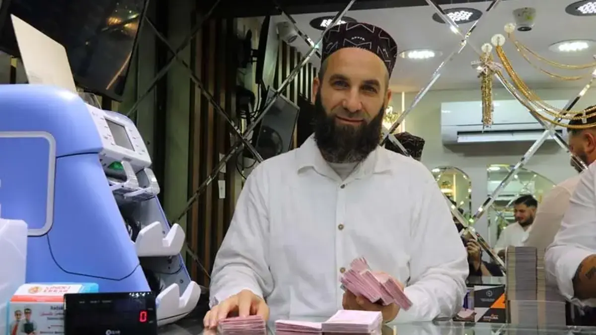 Çöpe atılan 400 bin lirayı, 15 ton atığın içinde aradı: Deste deste para mahallesinden çıktı!