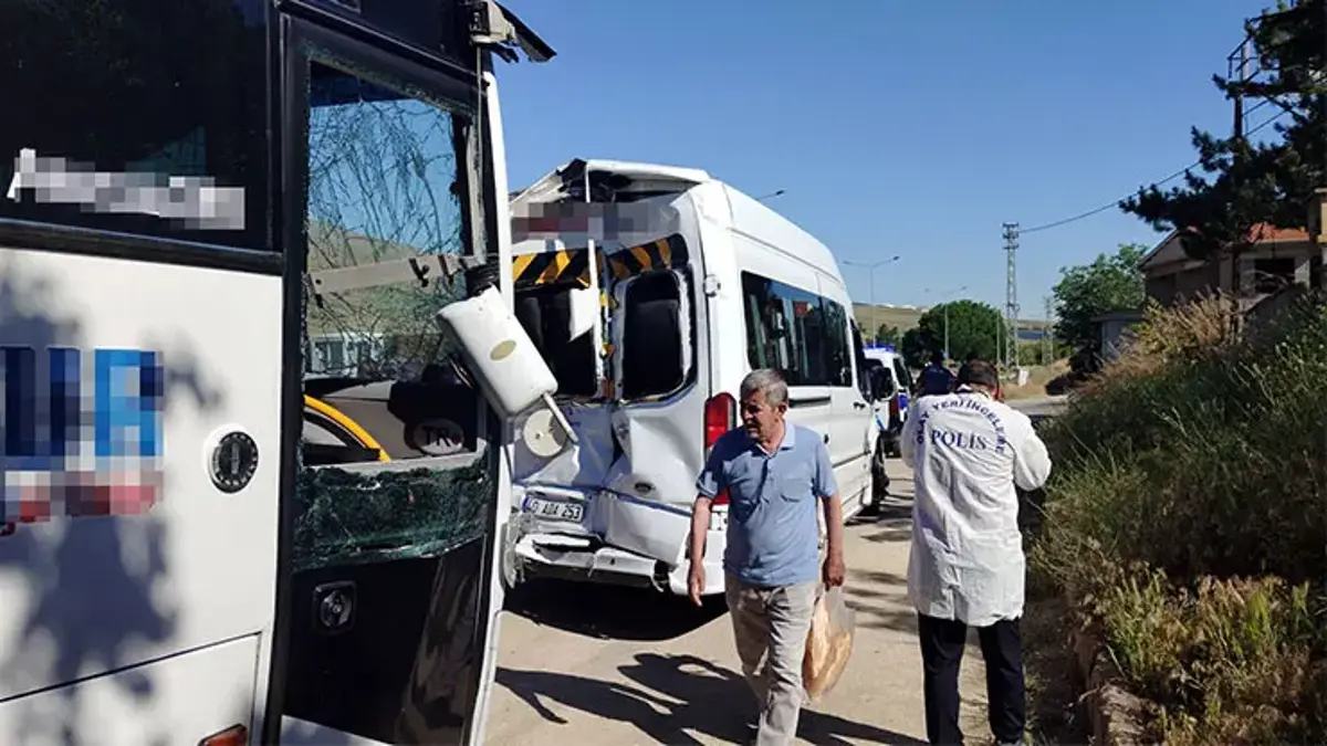 SON DAKİKA... Kırşehir'de işçi servis midibüsü, minibüse çarptı: 42 yaralı
