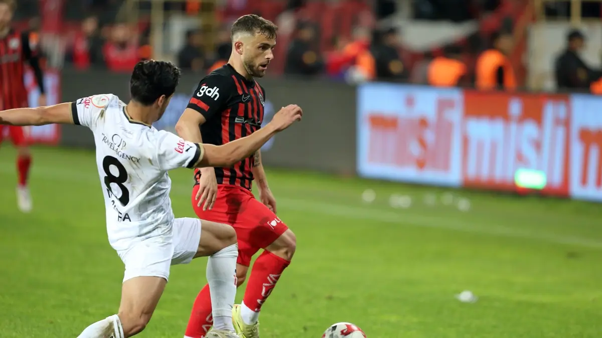 Çorum FK, Pedrinho ile yollarını ayırdı