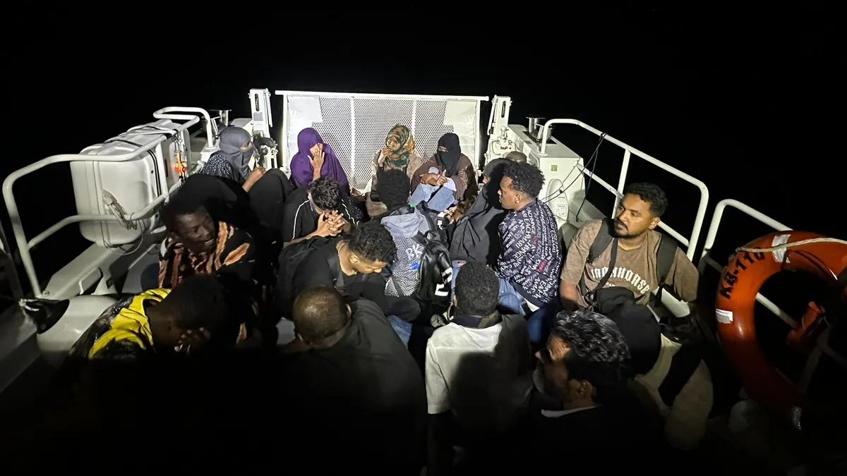 Bodrum’da can pazarı: Motoru arızalanan bottaki 19 göçmen kurtarıldı
