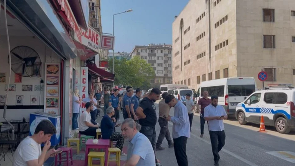 Bursa'da adliye önünde ortalık savaş alanına döndü, o anlar kamerada