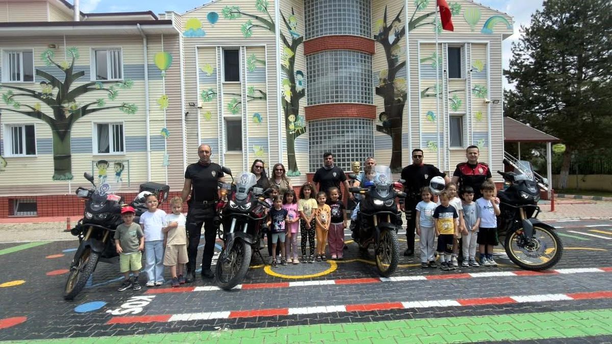 Kütahya'da Yunus Timleri, minik öğrencilerle buluştu