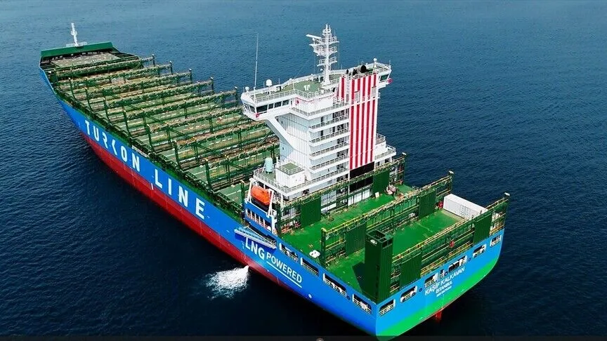 Turkon Line'ın LNG'li konteyner gemisi "Kaşif Kalkavan" Hindistan hattında göreve başlıyor