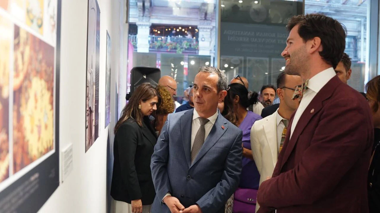 İstiklal Caddesi’nde tarihi buluşma: İki ülke tek sergi