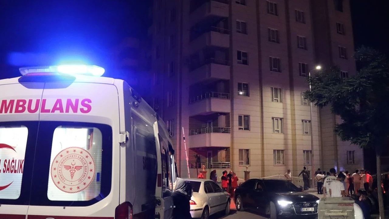 Şanlıurfa’da 8’inci katta yangın paniği: Apartman tahliye edildi