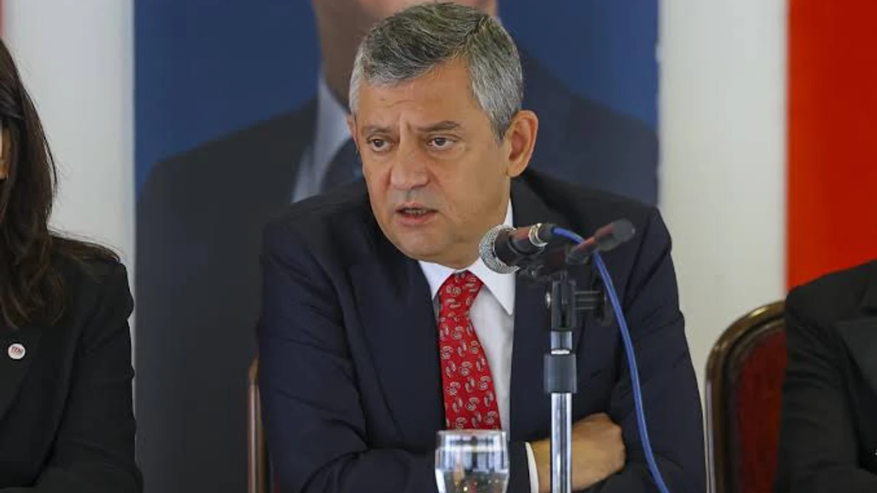 Özel'den çok tartışan Yeni Parti logosuna ilişkin ilk açıklama: "Halk oylamasına sunabiliriz"