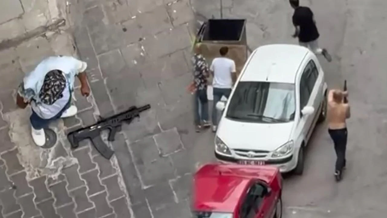 İzmir'in Ortasında Tüfekli Dehşet! Şüphelilere Polisten Ters Kelepçe