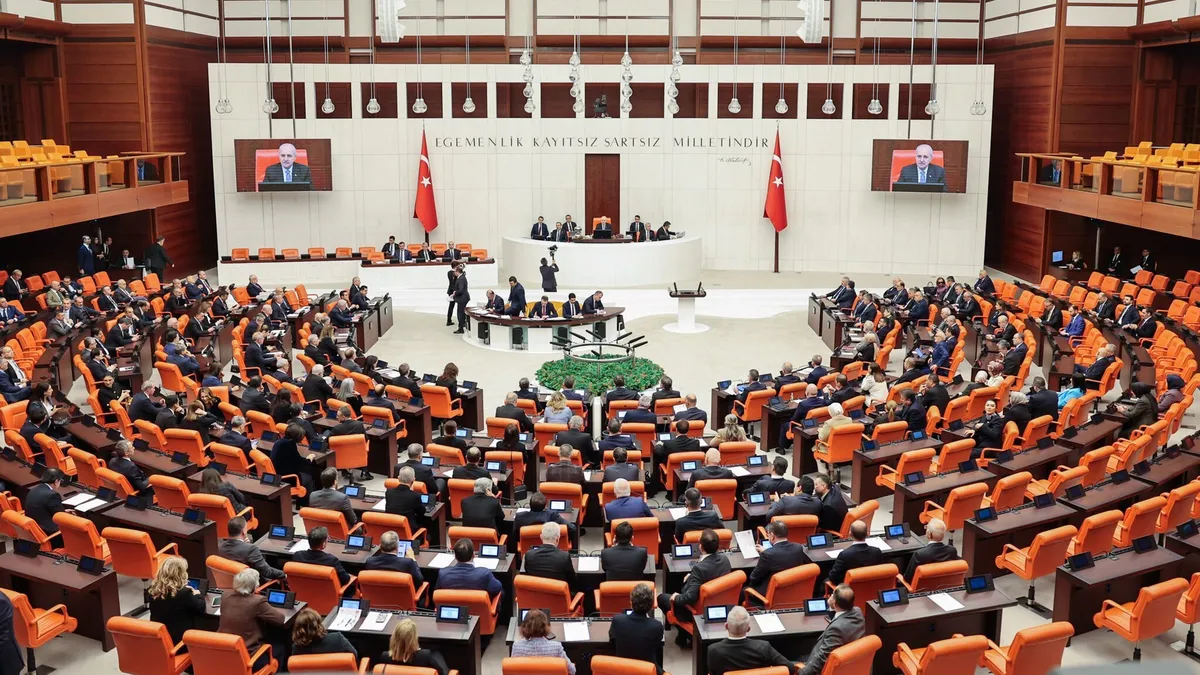 En düşük emekli aylığı düzenlemesi teklifinde ilk 7 madde kabul edildi