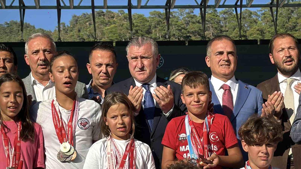 Bakan Bak'tan Marmaris'e olimpik havuz müjdesi