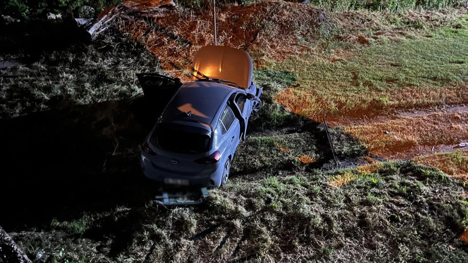 Navigasyon yolu yanlış gösterdi, aracıyla dereye uçtu
