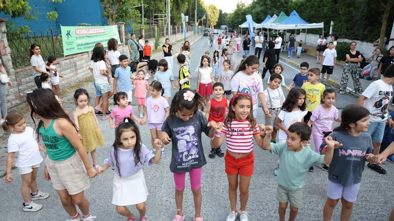 Küçükçekmece'de çocukların yaz neşesi Sokakta Oyun Var başladı