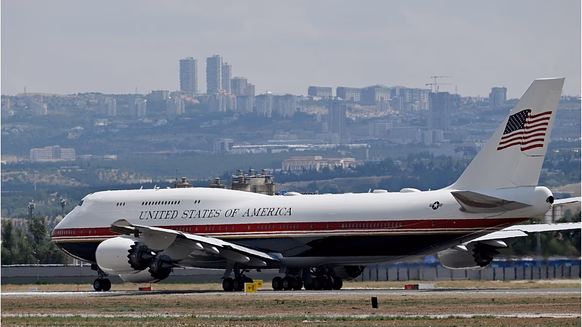 Trump, NATO zirvesi dönüşünde yeni Air Force One’ı kullanmadı
