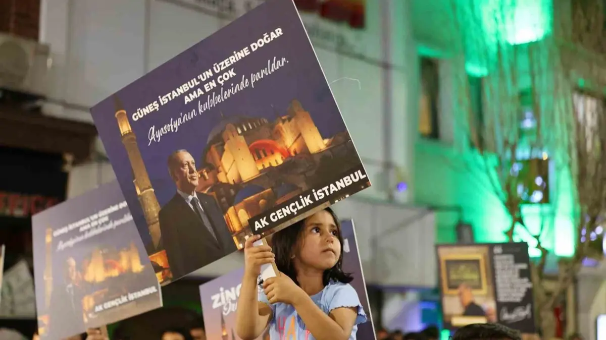 Beyazıt'tan Ayasofya'ya akın... AK Parti'den 6. yıla özel yürüyüş