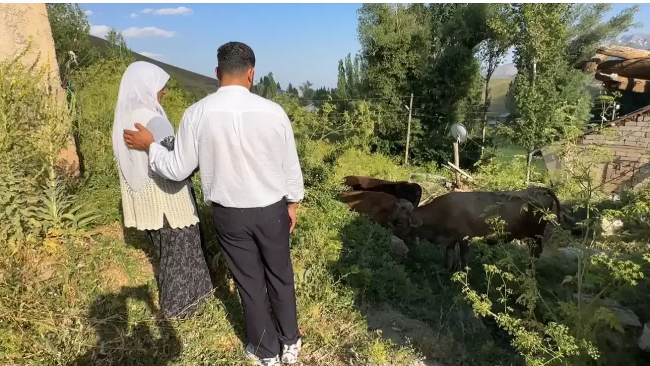 Uçurumdan düşen ineğini kaybeden aileye 2 inek ve 2 buzağı desteği