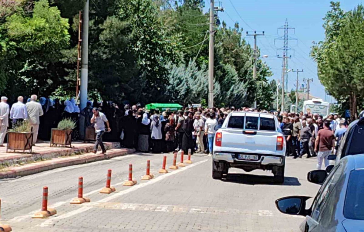 Batman’da silahlı saldırıda hayatını kaybeden 3 kişi toprağa verildi