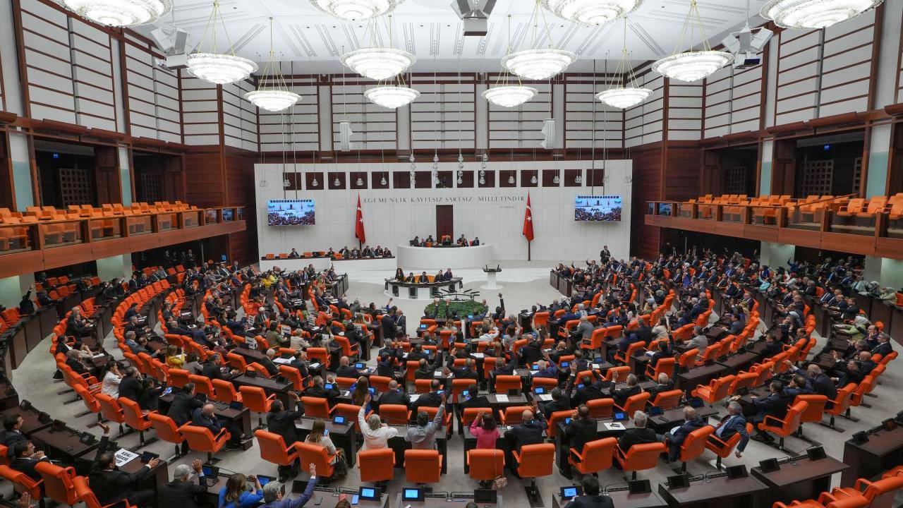 DEM Parti TBMM'de açlık ve yoksulluk araştırılsın dedi, AKP ve MHP oylarıyla reddedildi