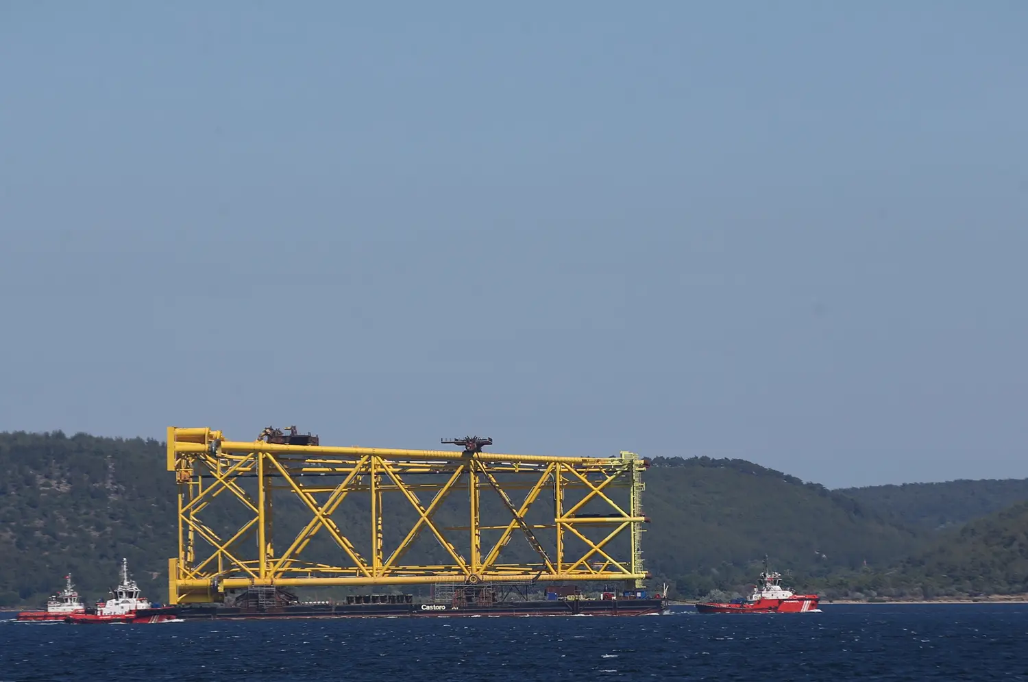 Tam 92 metre boyunda! Çanakkale Boğazı'nda 'dev' geçiş