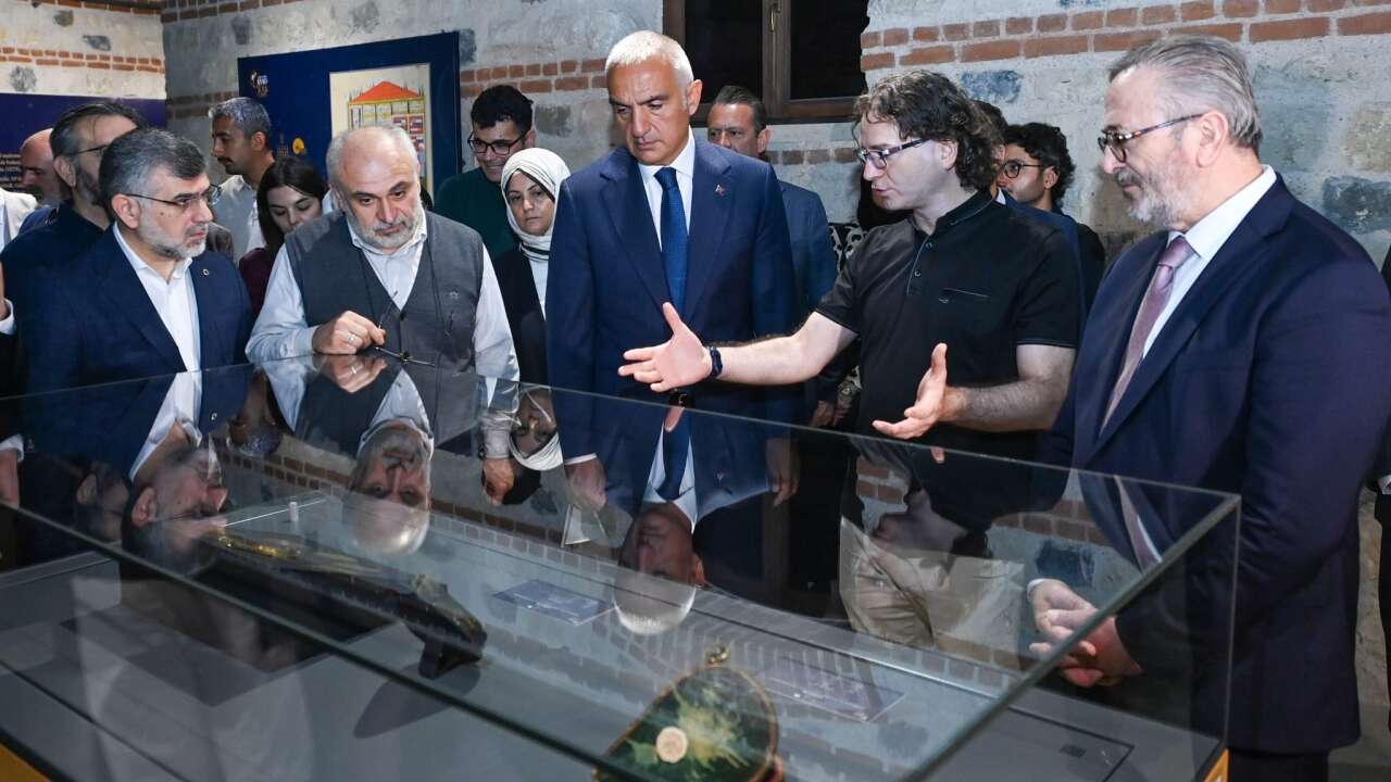 Osmanlı'nın bilim mirası Rami Kütüphanesi'nde gün yüzüne çıktı: Takiyyüddîn Râsıd'ın 500. yılına özel sergi açıldı