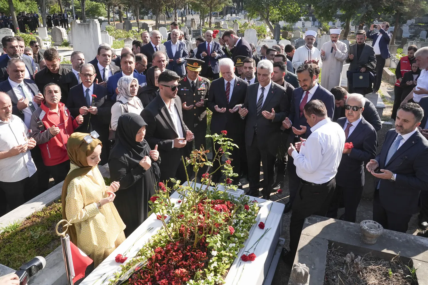 Şanlı direnişin 10. yılı: 15 Temmuz şehitleri dualarla anıldı
