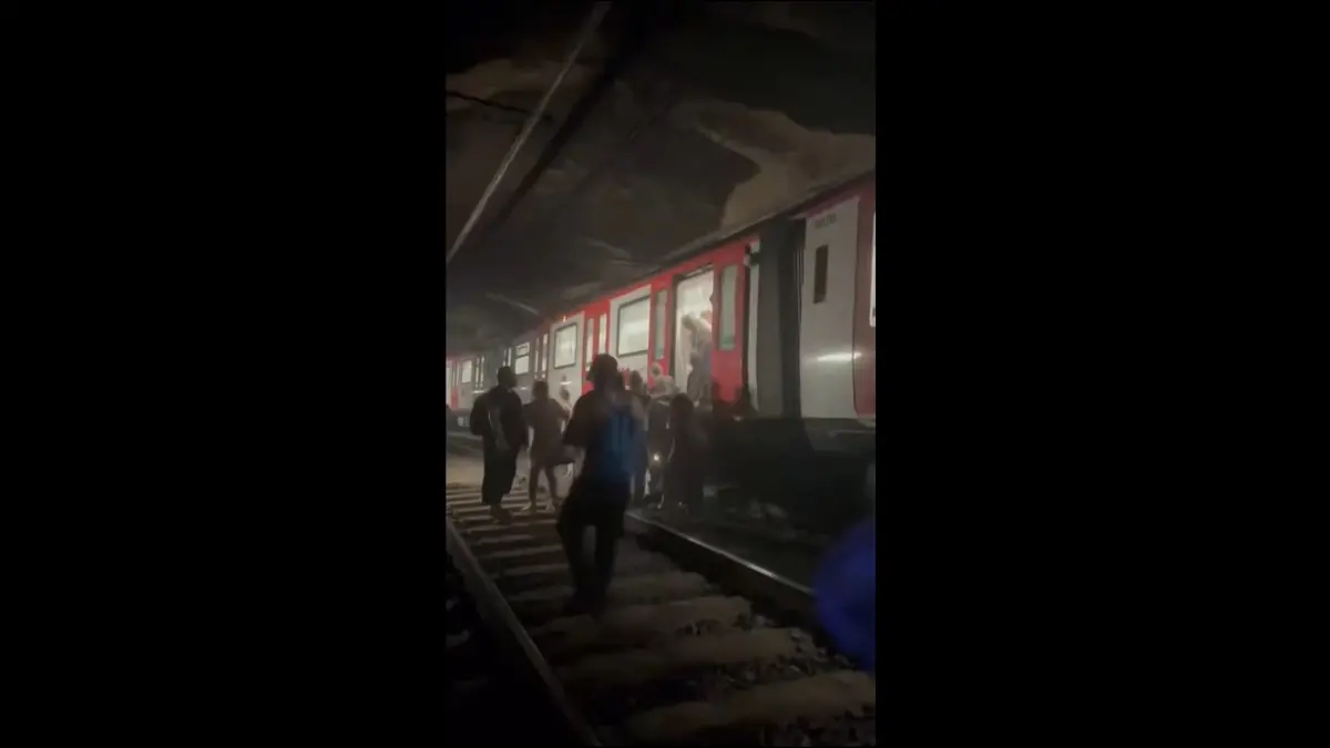 Barcelona metrosunda yangın! 39 kişi hastaneye kaldırıldı